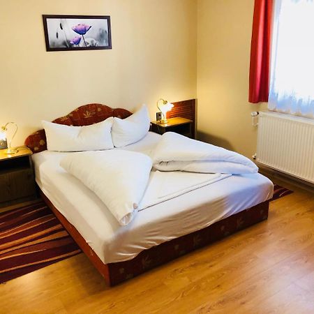 Bed and Breakfast Szuts Panzio Fertőrákos Esterno foto