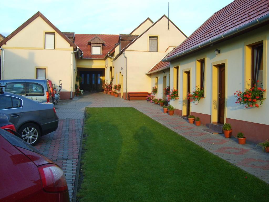 Bed and Breakfast Szuts Panzio Fertőrákos Esterno foto