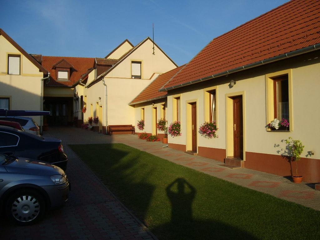 Bed and Breakfast Szuts Panzio Fertőrákos Esterno foto