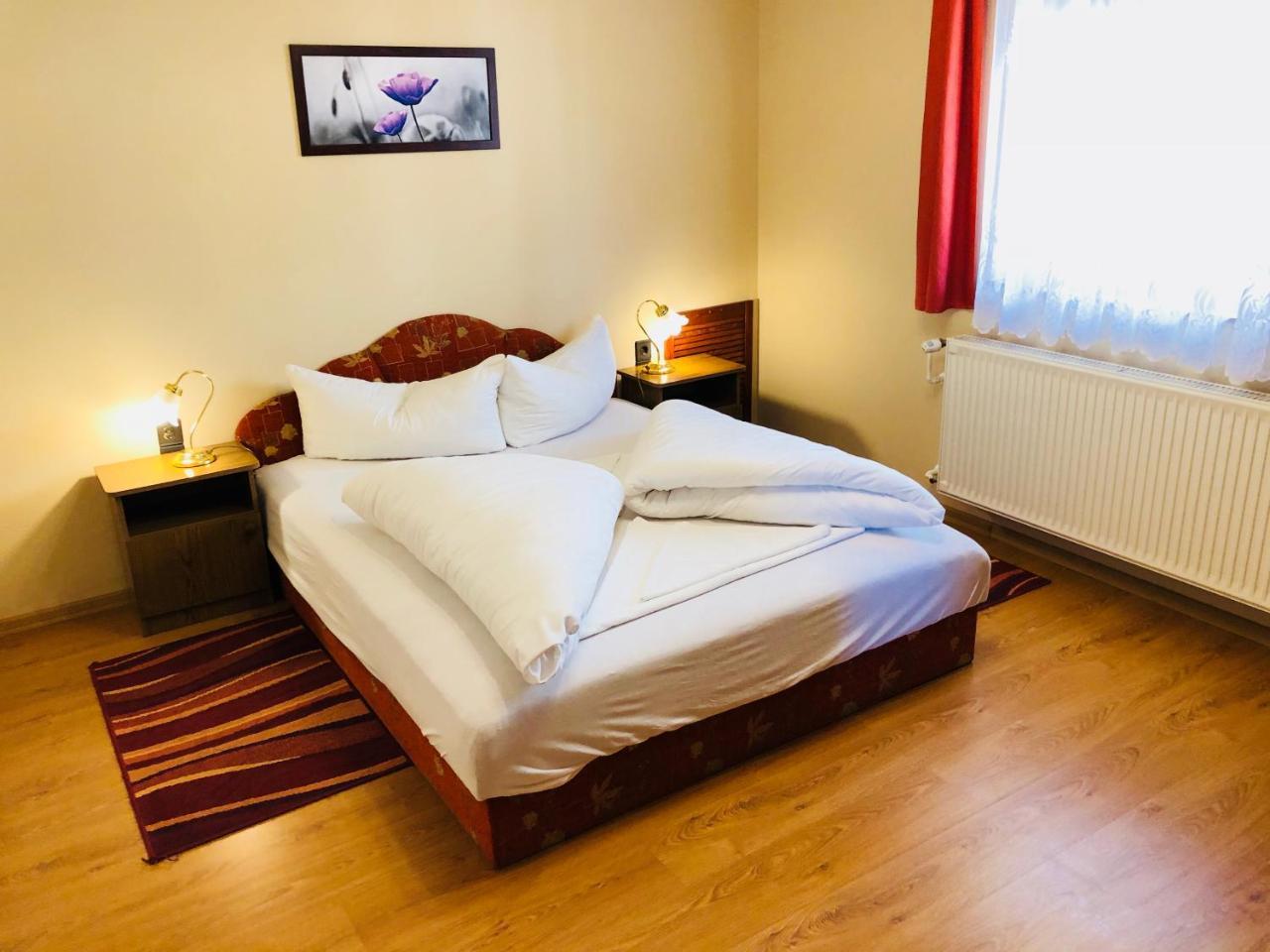 Bed and Breakfast Szuts Panzio Fertőrákos Esterno foto