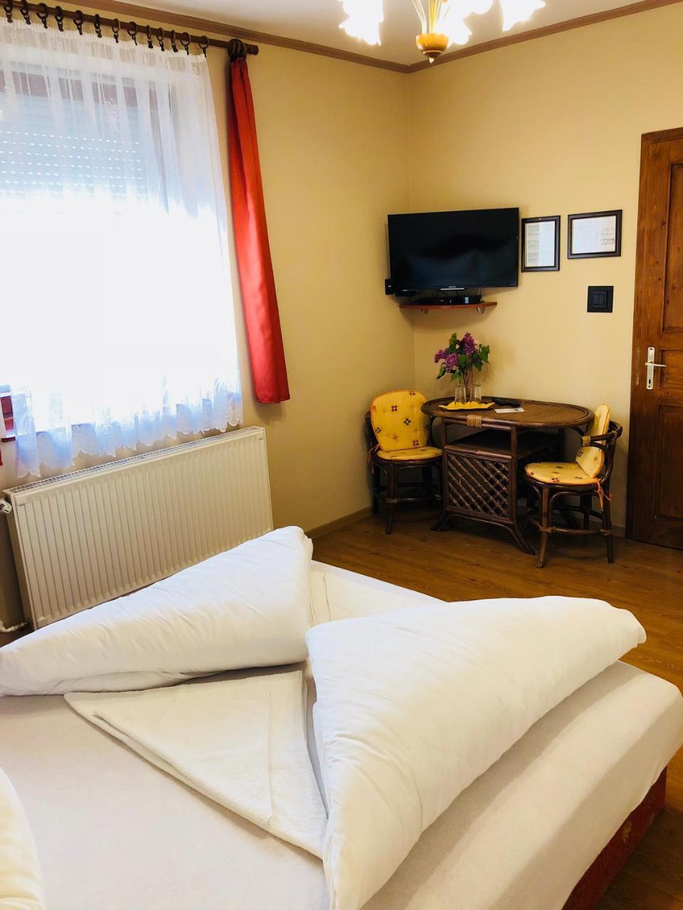 Bed and Breakfast Szuts Panzio Fertőrákos Esterno foto