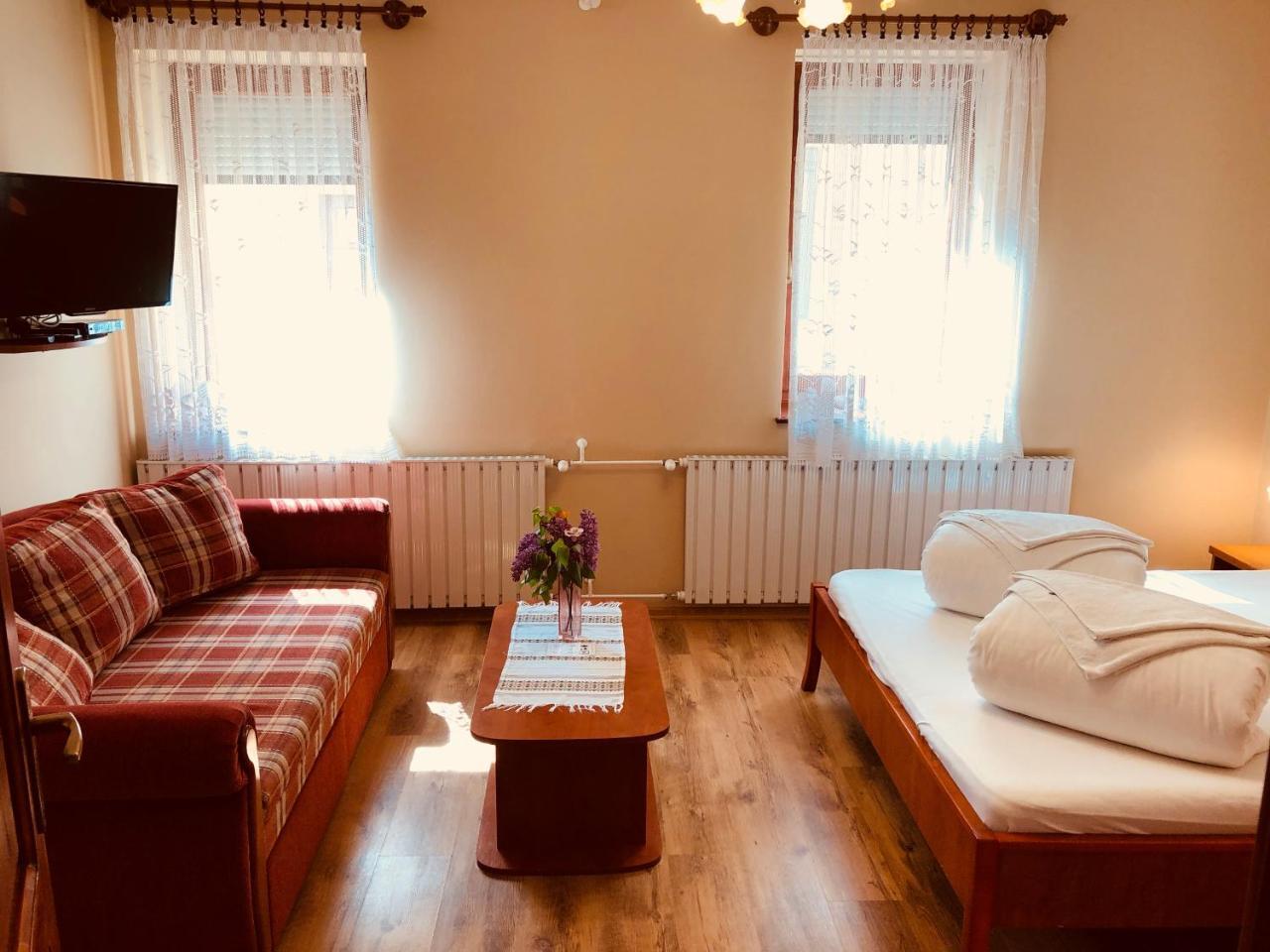 Bed and Breakfast Szuts Panzio Fertőrákos Esterno foto