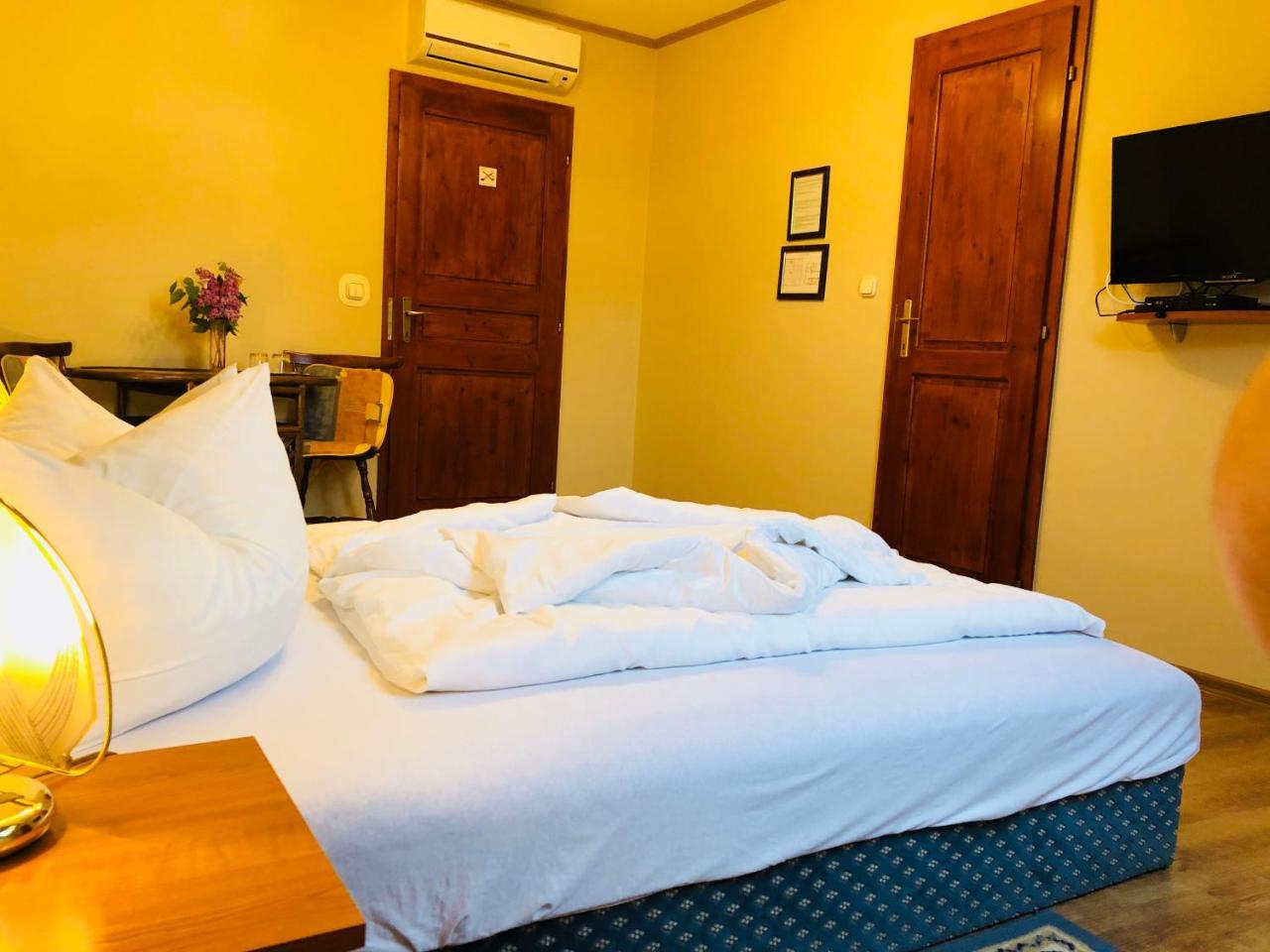 Bed and Breakfast Szuts Panzio Fertőrákos Esterno foto